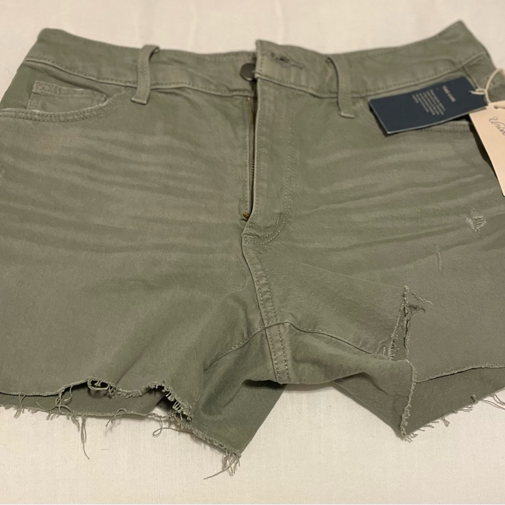 Universal Thread Shorts